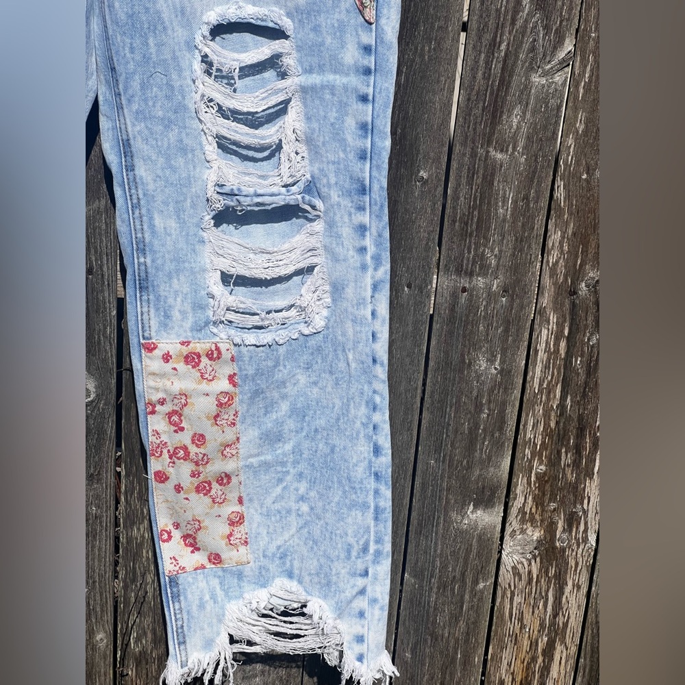 Francesca’s Vintage Almost Famous Harper Heritage Patchwork Acid Wash Jeans NWT - Picture 10 of 16